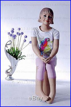 Child mannequin, dessform, amt-mannequins, sitting girl manequin-Ray+1Pedestal