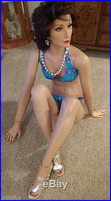 DG Williams Mannequin Female Floor sitter