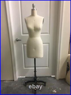 Professional dress form, pinnable, with collapsible shoulders