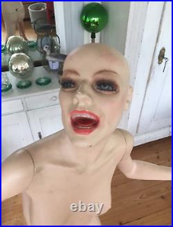 Running SCREAMING Mannequin Vintage Halloween Female Arthema Italian RARE