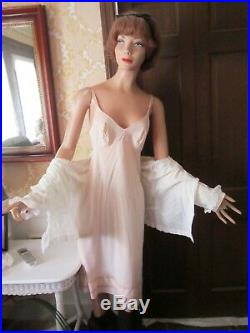 Vintage 6 ft. Tall female store mannequin composite & wood dressed VGC