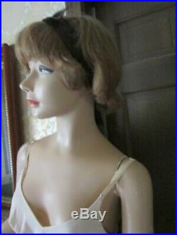 Vintage 6 ft. Tall female store mannequin composite & wood dressed VGC