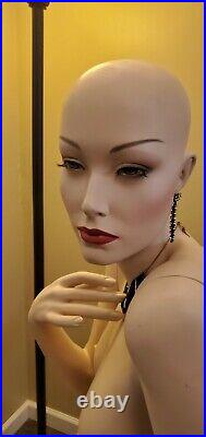 Vintage Patina V Female Mannequin, Very Good Condition Will Ship